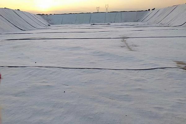 HDPE土工膜與聚乙烯丙綸是同一種材質(zhì)嗎？  第1張