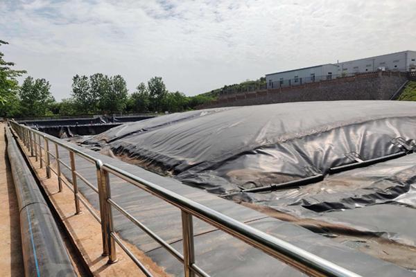 滲濾液調節(jié)池鋪設HDPE土工膜  第2張