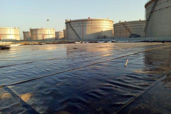 壓延鏡面土工膜與吹塑土工膜的區(qū)別是什么？