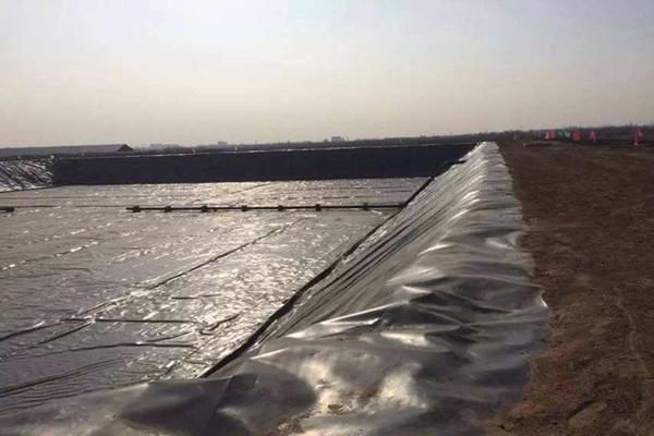 沼氣池土工膜應該怎么鋪設？  第2張