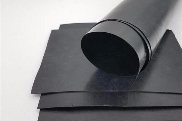 蓄水池建設：土工膜VS復合土工膜，哪種更好？  第1張