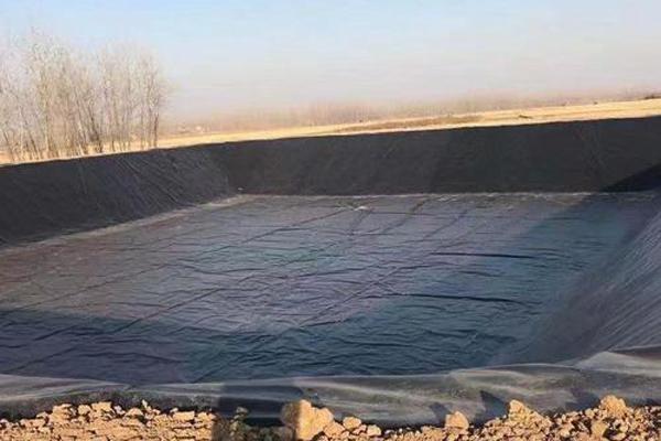 在水產(chǎn)養(yǎng)殖中怎么鋪設(shè)土工膜呢？  第3張