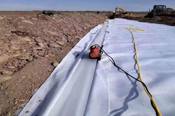 復(fù)合土工膜對施工環(huán)境的要求以及在冬季施工的注意事項有哪些呢? 第1張