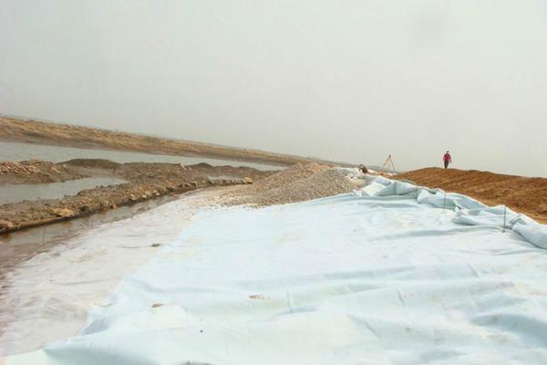 復(fù)合土工膜對施工環(huán)境的要求以及在冬季施工的注意事項有哪些呢? 第2張