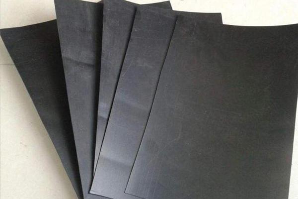 危廢間土工膜怎么施工  第3張